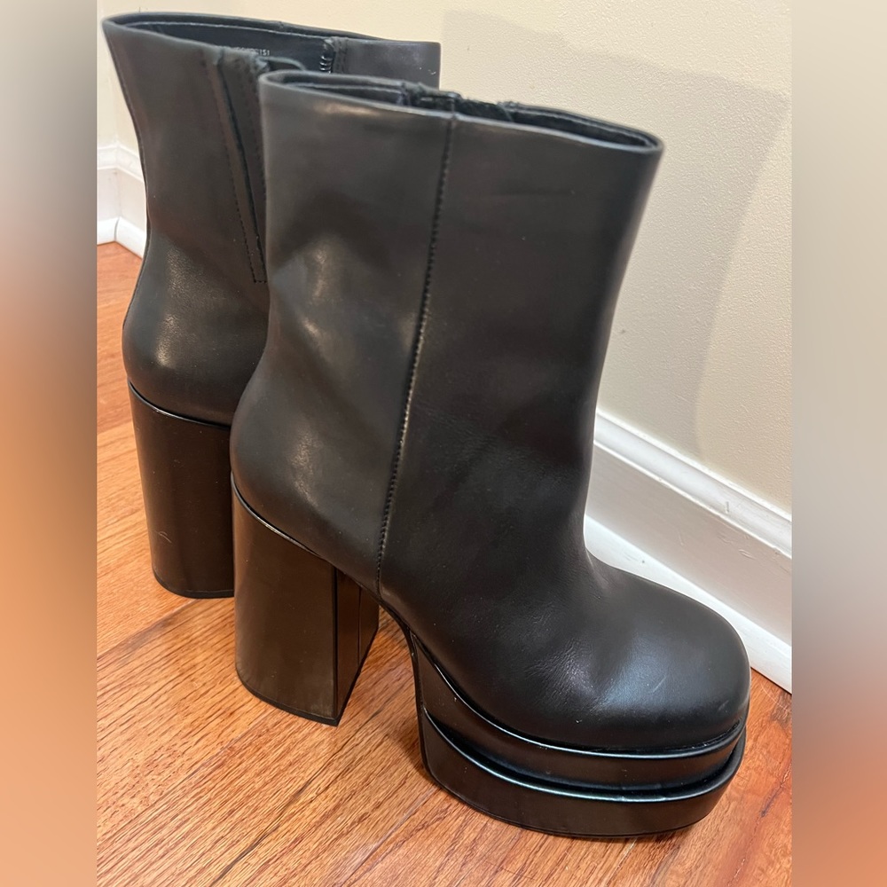 Steve Madden Cobra size 8